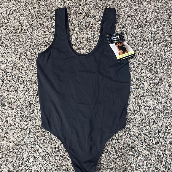 Maidenform Seamless Slimming Black Thong Bodysuit Woman’s Size M | NWT - Picture 4 of 9